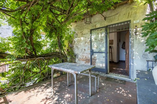 Top-to-bottom house in Todi