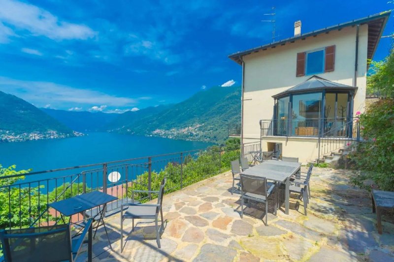 Villa en Faggeto Lario