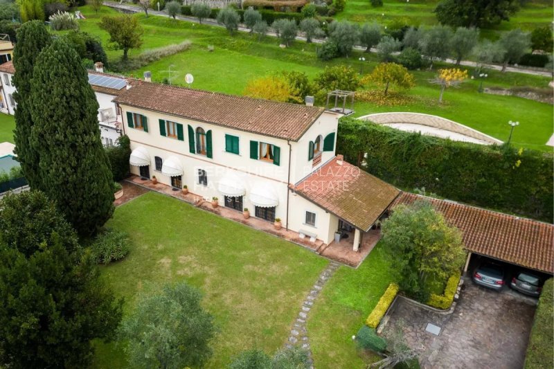 Villa a Pietrasanta