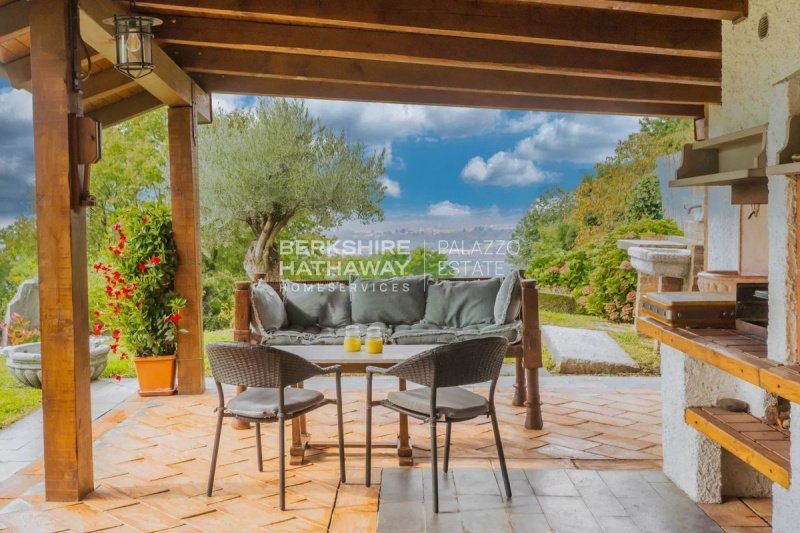 Villa a Capiago Intimiano