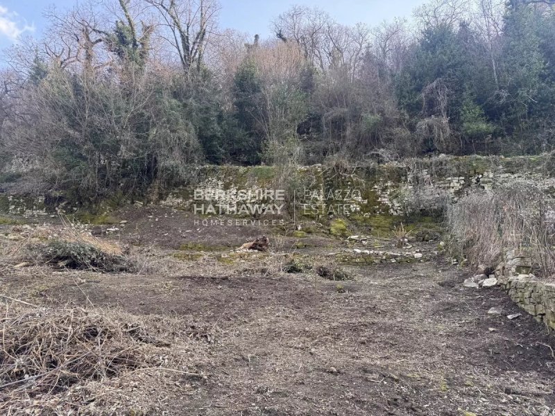 Terreno edificabile a Torno