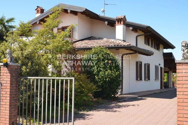 Villa in Pombia