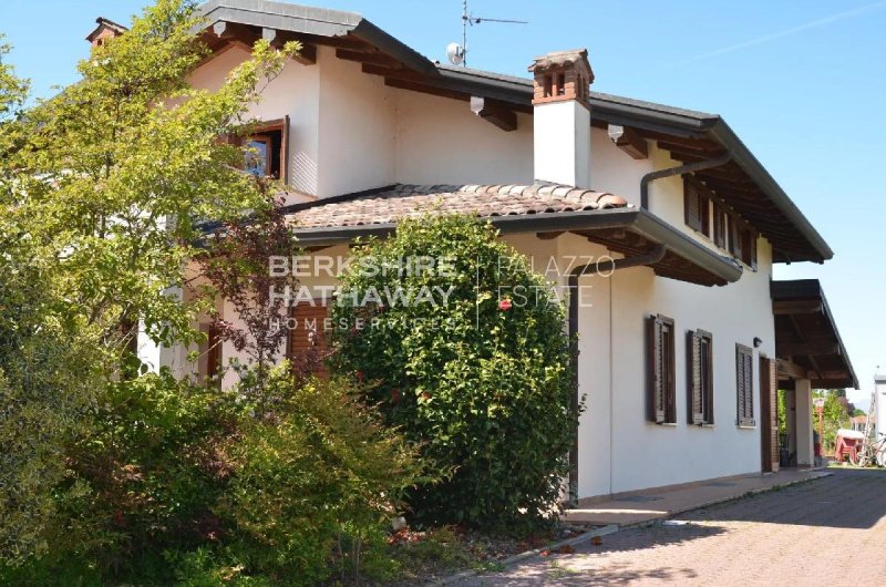 Villa in Pombia