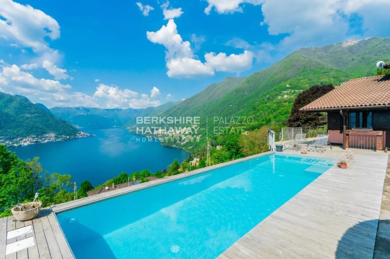 Villa en Faggeto Lario