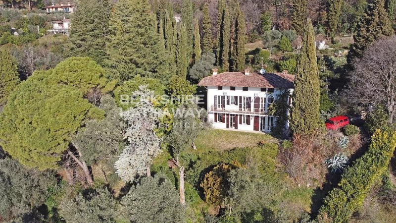 Вилла в Гардоне-Ривьера