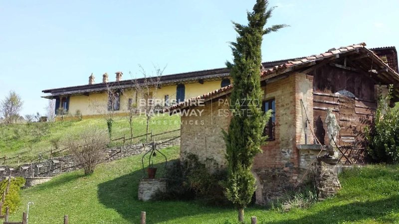 Villa in Monforte d'Alba