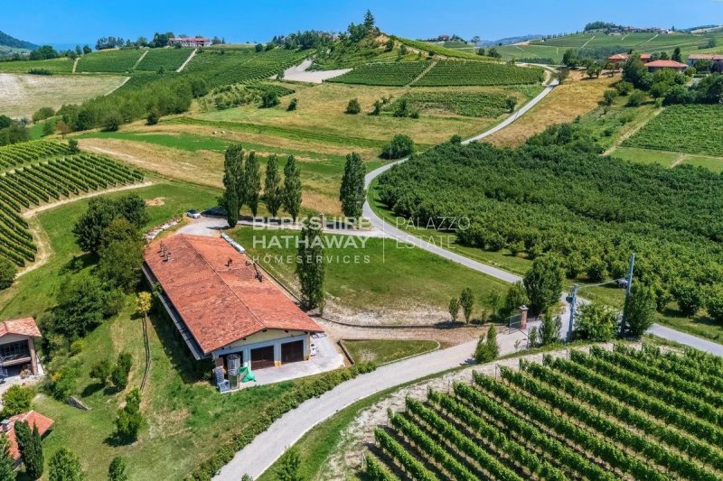 Villa in Monforte d'Alba