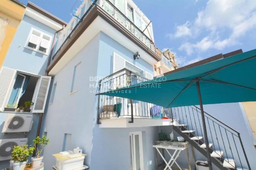 Top-to-bottom house in Viareggio