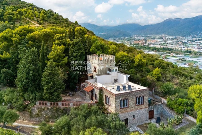 Вилла в Альбенга