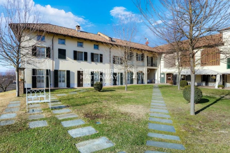 Villa in Costigliole d'Asti