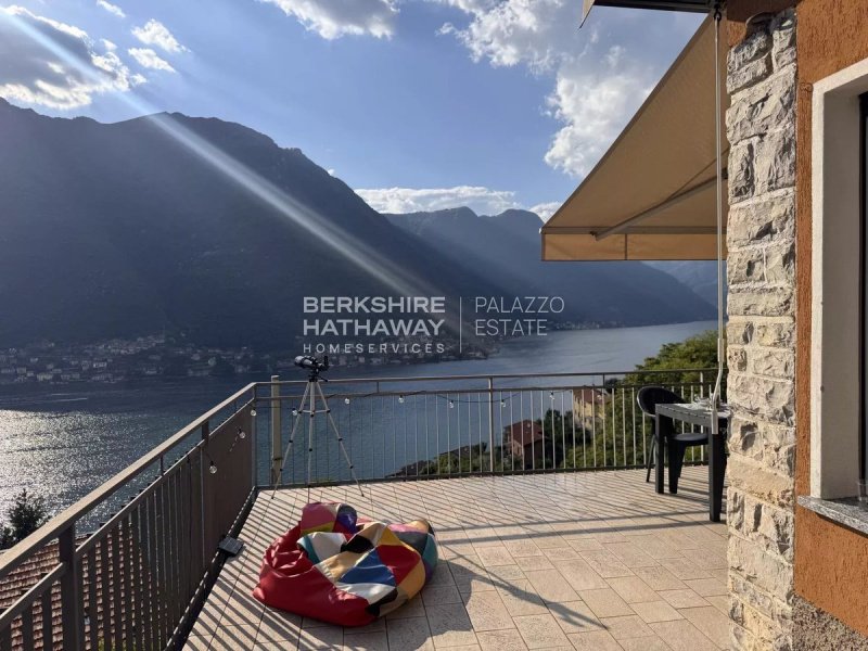 Villa in Pognana Lario