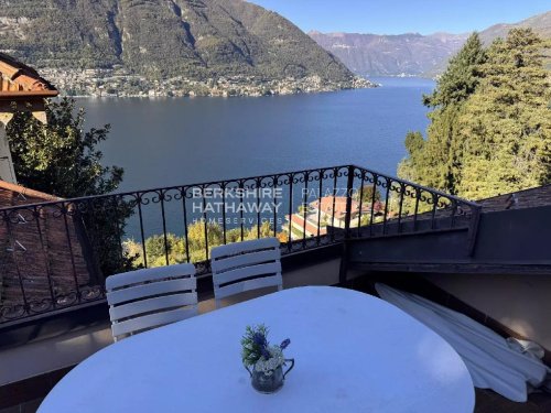 Takvåning i Faggeto Lario