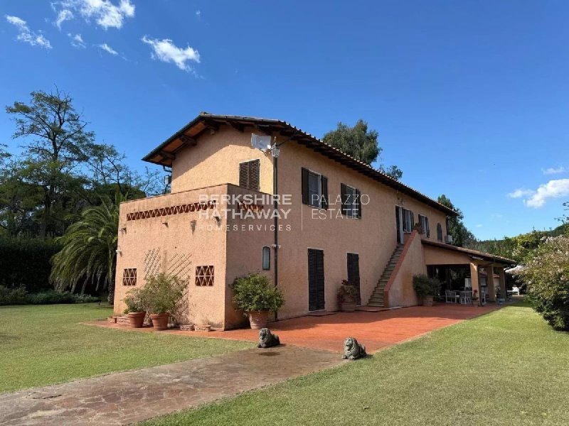 Farmhouse in Pietrasanta