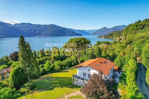 Moradia em Brezzo di Bedero