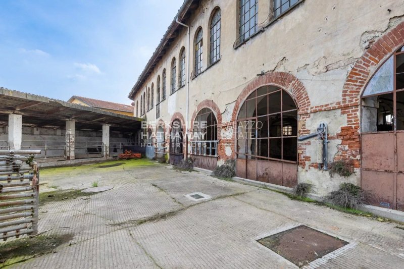 Edifício comercial em Castagnole Piemonte