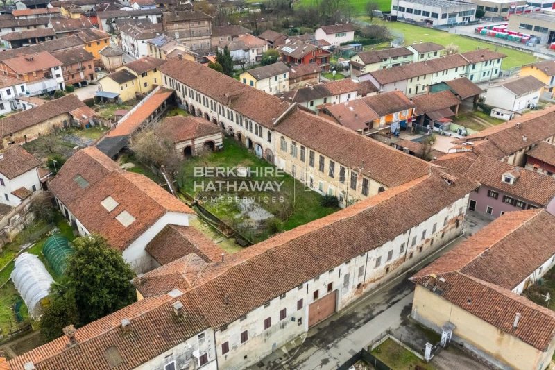 Commercial property in Castagnole Piemonte