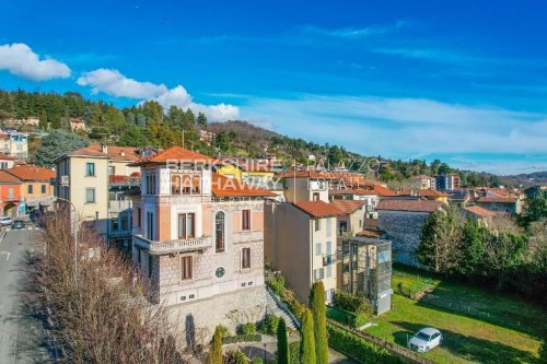 Villa i Gavirate