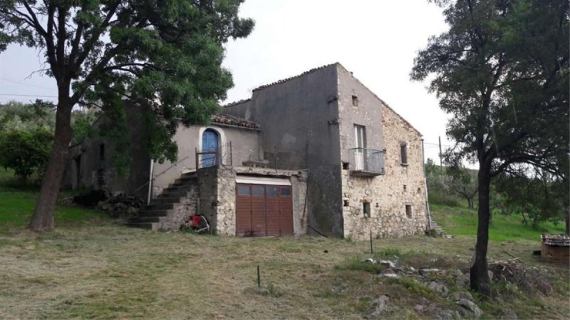 Half-vrijstaande woning in Tornareccio