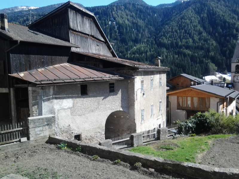 Oud boerderijtype in de alpen in Mezzana