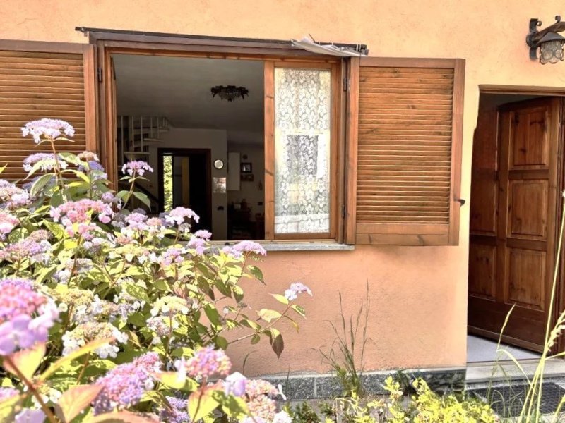 Radhus i Centro Valle Intelvi