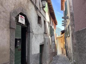 Teto/Chão em Faggeto Lario