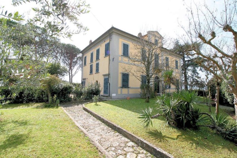 Villa en Uzzano