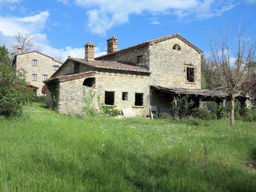Klein huisje op het platteland in Montieri