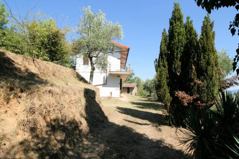 Klein huisje op het platteland in Uzzano