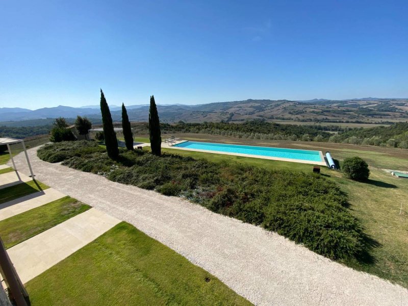 Klein huisje op het platteland in Volterra