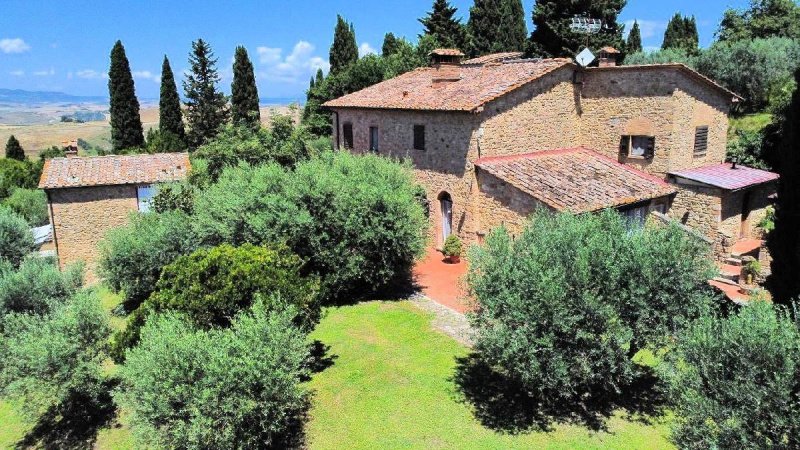 Klein huisje op het platteland in Volterra