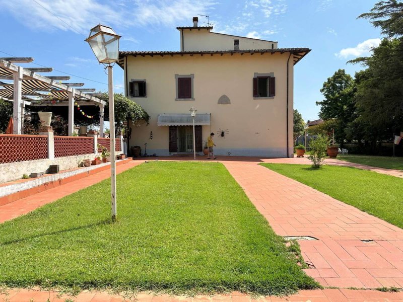 Villa in Bientina