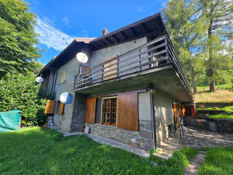 Особняк из двух квартир в Abetone Cutigliano