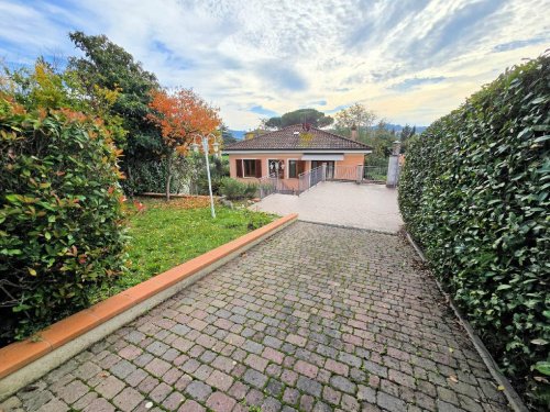 Вилла в Монтополи-ин-Валь-д'Арно