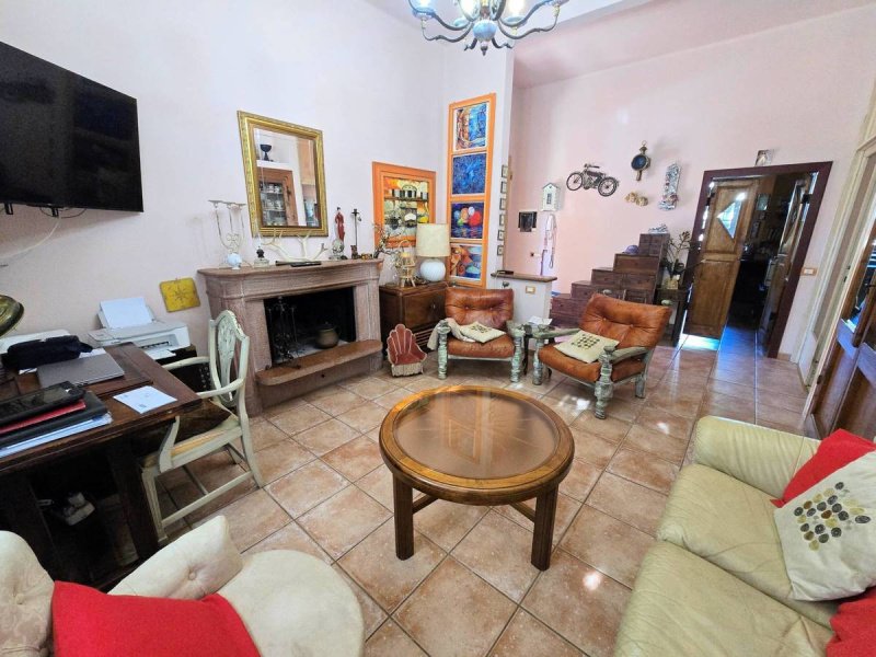 Особняк из двух квартир в Сан-Винченцо