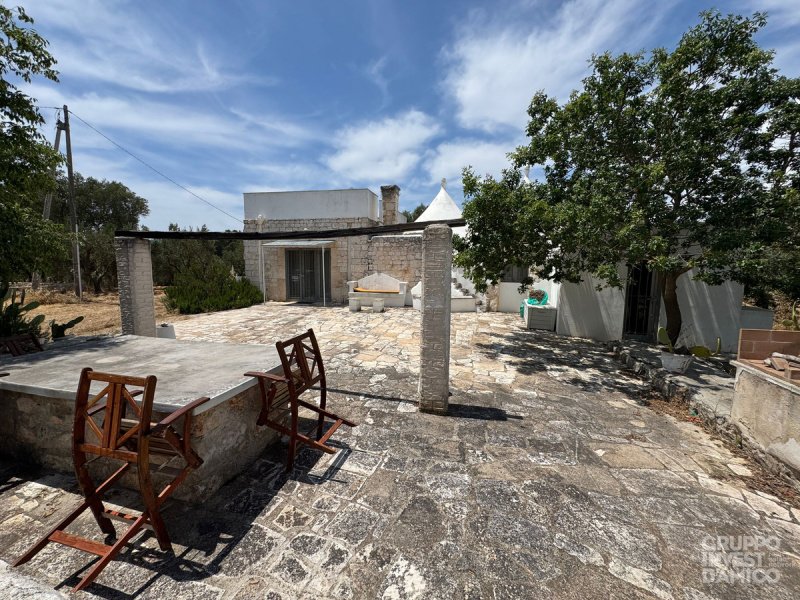 Klein huisje op het platteland in Ceglie Messapica