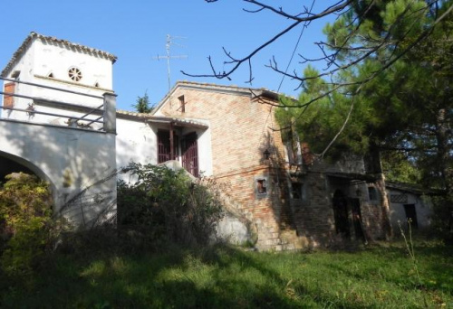 Klein huisje op het platteland in Sant'Omero