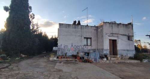 Klein huisje op het platteland in Carovigno