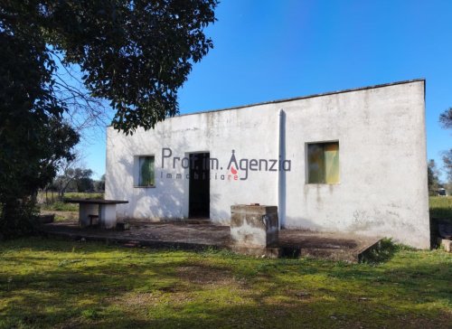 Klein huisje op het platteland in Carovigno