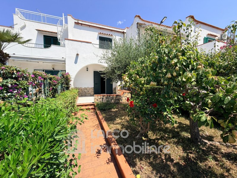 Moradia com terraço em Scalea