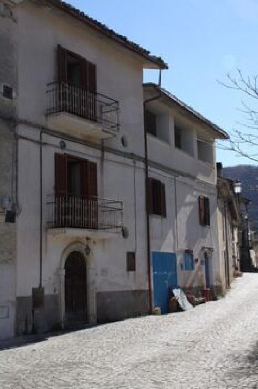 Casa en Tione degli Abruzzi