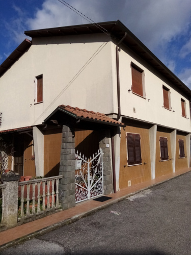 Semi-detached house in Fivizzano
