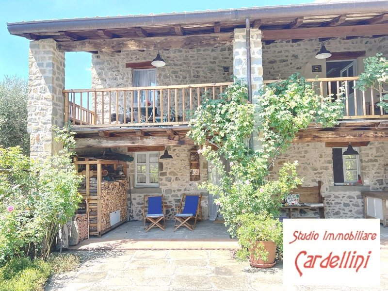 Klein huisje op het platteland in Casola in Lunigiana