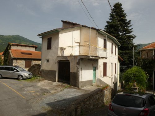Half-vrijstaande woning in Borgomaro