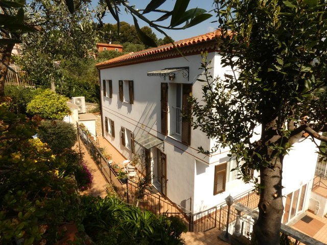Casa indipendente a Imperia