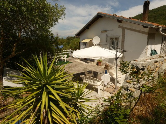 Hus på landet i Pontedassio