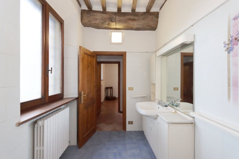 蒙塔尔奇诺独立公寓