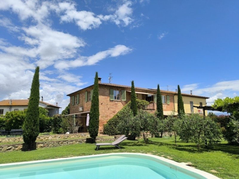 Casa geminada em Torrita di Siena