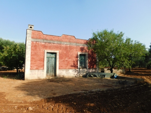 Klein huisje op het platteland in Ceglie Messapica