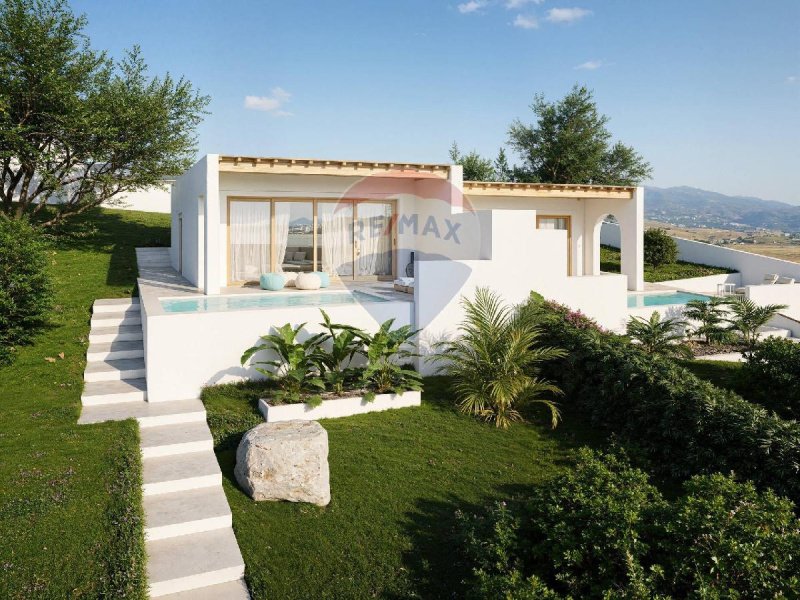 Особняк из двух квартир в Куарту-Сант'Элена