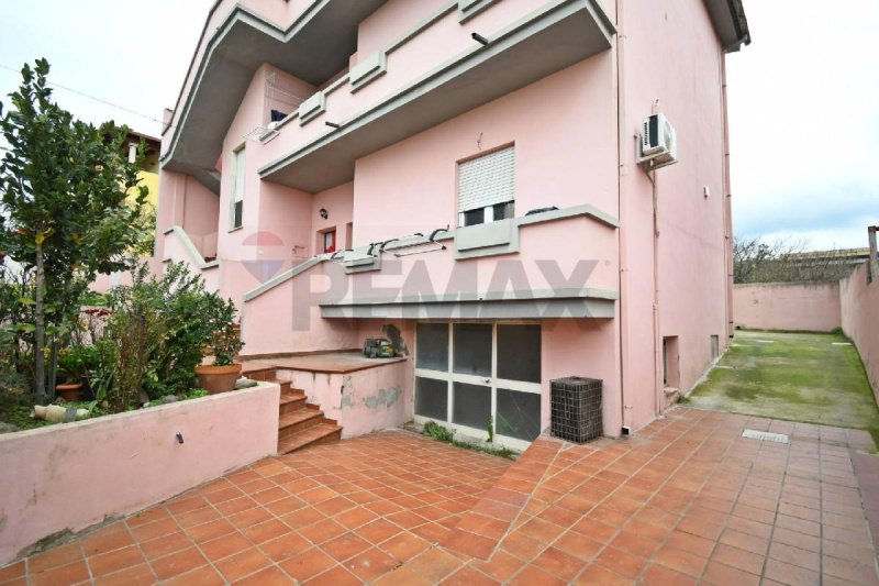 索莱米尼斯公寓